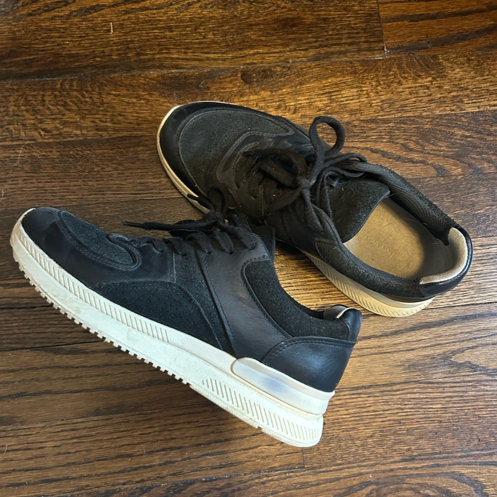 Everlane Black and White Women's Sneakers